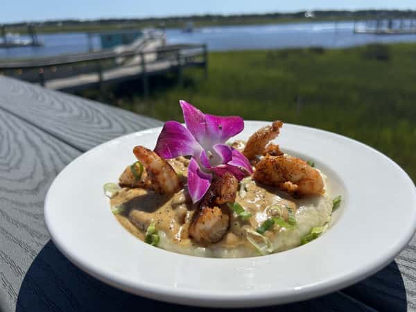 Captain's Shrimp & Grits