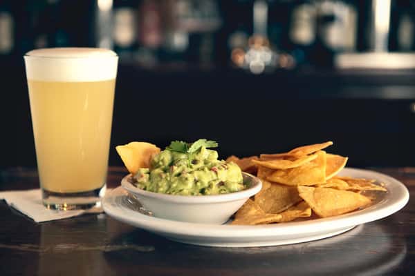 guac and chips and beer