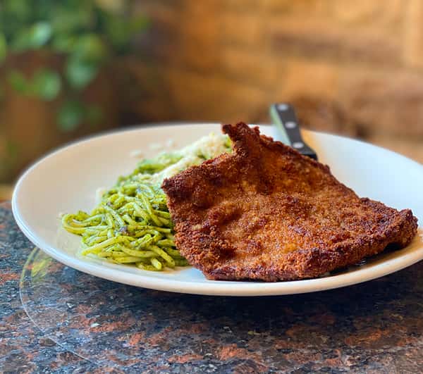 Tallarin Verde con Bistec Apanado (With Breaded Steak)
