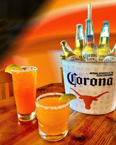 Orange vs. Orange. 🏈
There’s only one real UT, but we’re letting the margs do the talking this game day. We teamed up with Dulce Vida Tequila to drop two watch party specials: the Hooked Up Marg and the Burnt Orange Marg.
Swipe to see the lineup, then come lock down a table for kickoff.