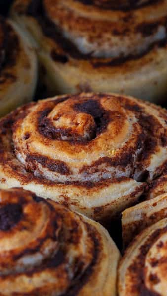 Your favorite weekend tradition just got sweeter! 🌀
In honor of National Cinnamon Roll Day, Cinnamon Roll Saturday is taking over Sunday, too! Giant, gooey, scratch-made rolls fresh out of the kitchen, both days.
Bring the crew and roll into Waterloo!
#waterlooicehouse #nationalcinnamonrollday #austinlocal #atxeats