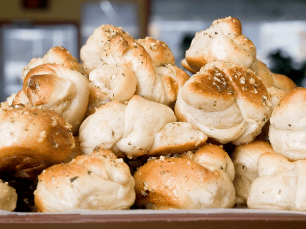 6 Garlic Knots