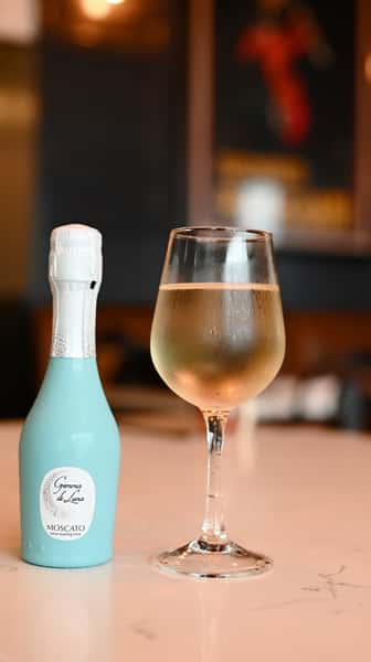 Moscato- Gemma di Luna, Italy