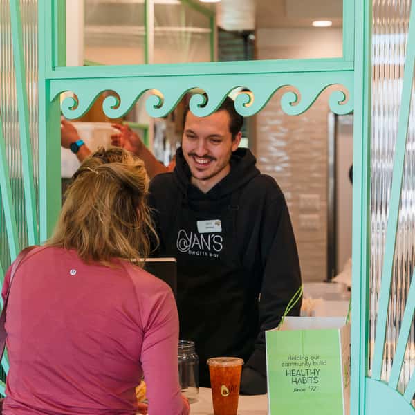 A Jan's Health Bar employee helping a customer with a smile!