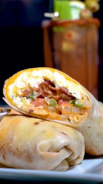 Warm scrambled eggs, potatos, pico de gallo, and the best part...... brisket!
You have a choice of pork belly or brisket, but lets be honest, you’re always choosing brisket. 🥩
Try the Cali Sunrise Burrito this weekend for brunch.
Brunch every Sunday 11am-3pm
#brunch #SportsBar #WhittierEats #ParlorBar