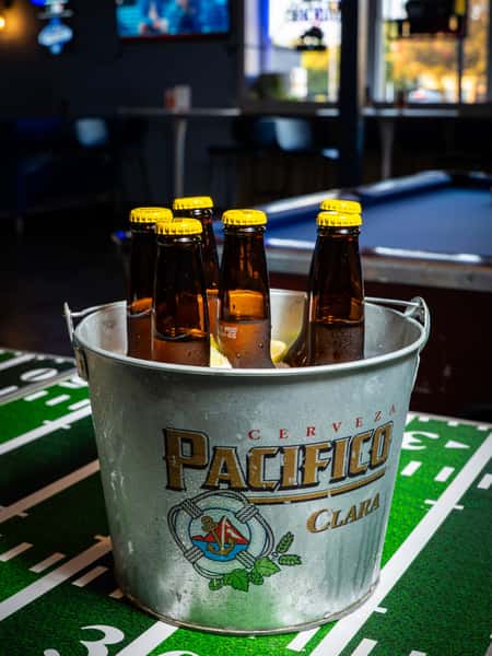 Bucket or pint? Which one would you choose?
#ThirstyThursday #SportsBar #ParlorBar