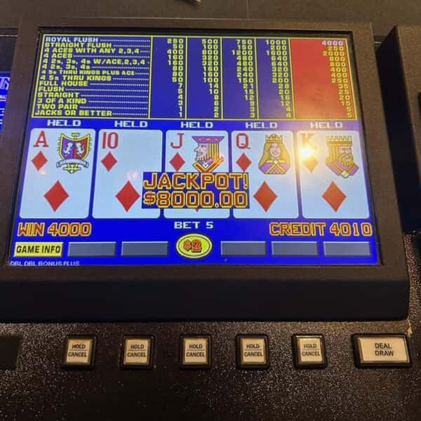 A video poker machine displaying a royal flush and an $8,000 jackpot.