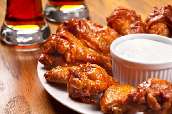 Mild, hot, tropical habanero, garlic Parmesan, Memphis dry rub or plain. Served with carrot and celery sticks. Choice of Blue cheese or ranch for dipping. 6 pieces