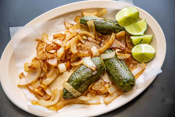 Chiles toreados con Cebolla
