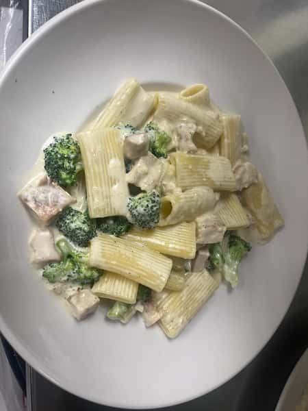 Chicken broccoli Alfredo