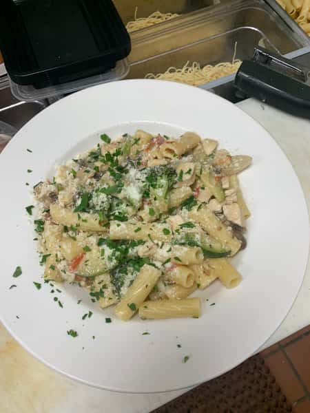 Rigatoni Primavera Tray