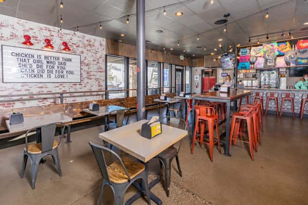 HypnoticChicken-Interior-20220131-11