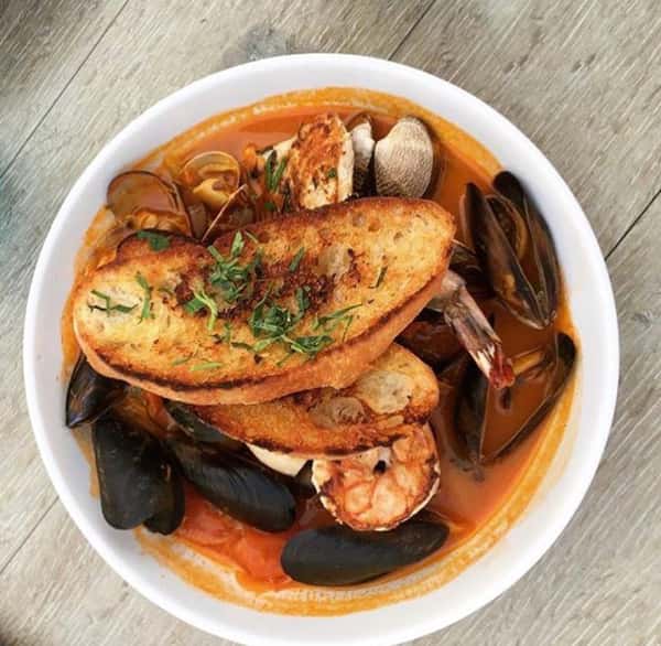 STEAMED VENUS CLAMS & MUSSELS