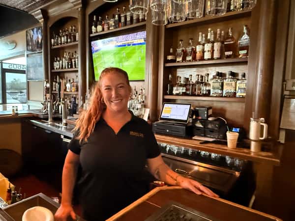 Bartender Ashlyn