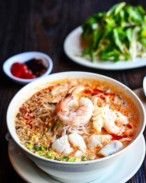 Phuket Style Seafood Noodle Soup – Phở Hải Sản Thái Lan