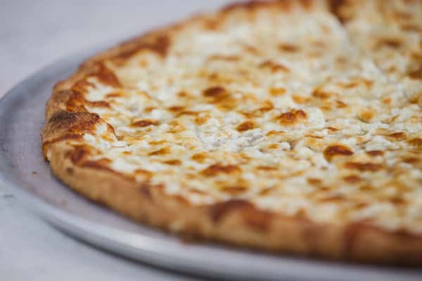 white 3 cheese pizza