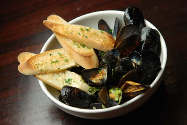 Steamed Mussels*