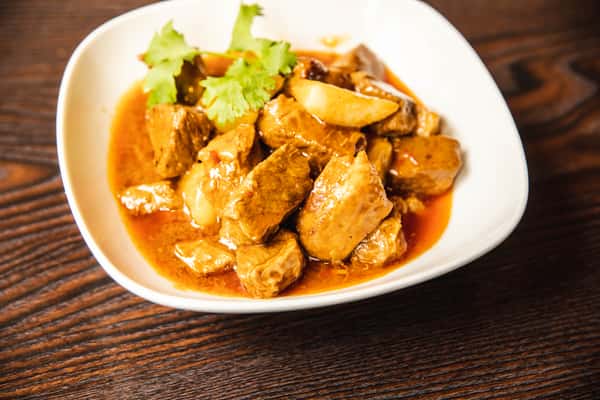 Red Braised Beef with Daikon 红烧牛肉