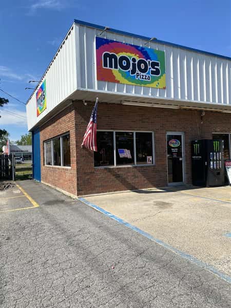 exterior view of mojo's pizza