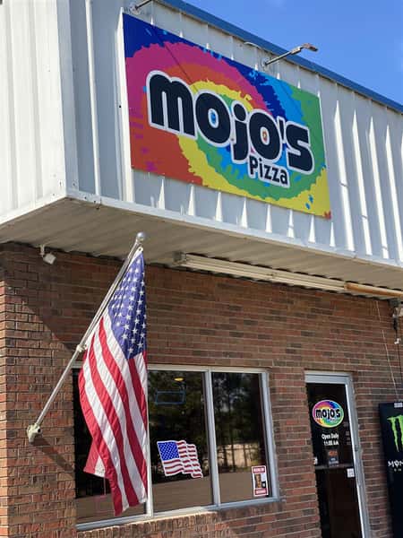 exterior view of mojo's pizza