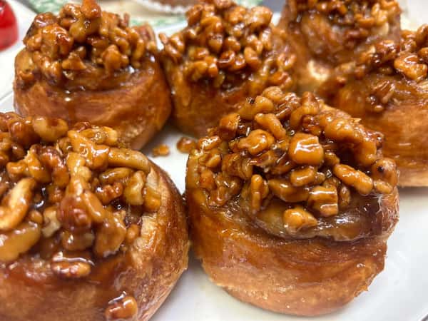 Sticky caramel pecan rolls are baked to perfection with a rich glaze and crunchy pecan topping, offering a classic sweet bakery favorite.