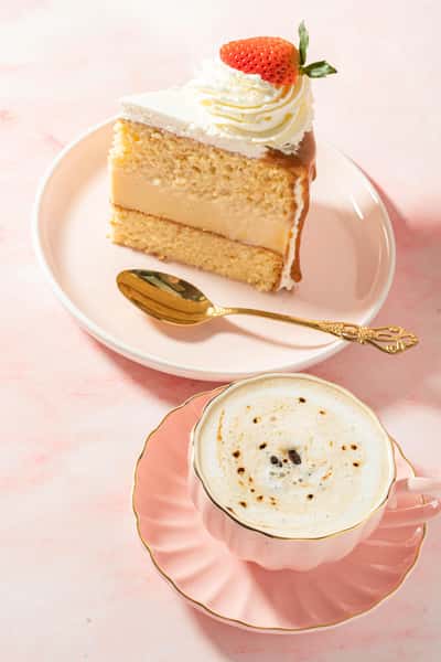 Torta de la Casa Porcion (Portion of our Signature Home Cake)