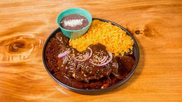 Pollo En Salsa De Mole