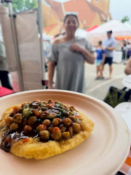 Tomorrow is the last day of @kingfield_farmers_market (don’t worry, winter markets will be starting soon) and Channa Kitchen doubled up (no pun intended but HAHA) on doubles. Be sure to swing by and grab yours!! 

@lamasa_madremn, thanks for being my background model!

See you at MLK Park!