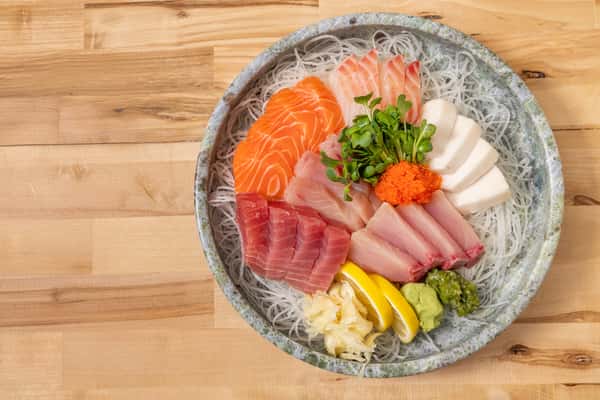 Tanoshi Special Sashimi Combo A
