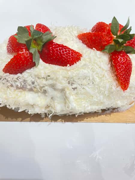 "Beijinho Morango" Cake