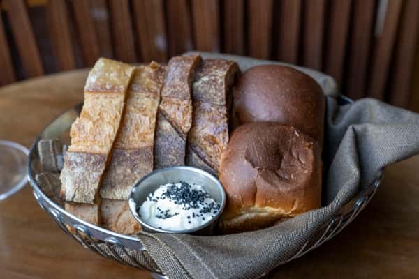LB STEAK BREAD BASKET