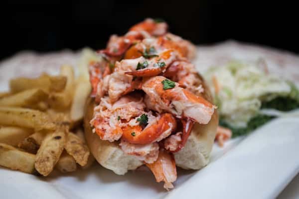 Hot or Cold Lobster Roll