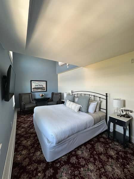 King Skylight Suite