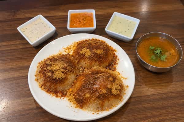 Andhra Podi Idli (Indian Spicy)