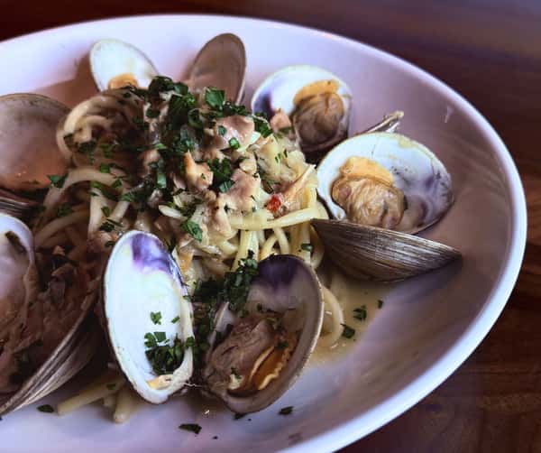 clam bucatini