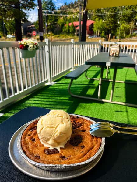 Pizza Cookie with Vanilla Icecream