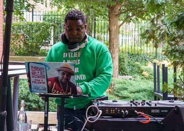 DJ