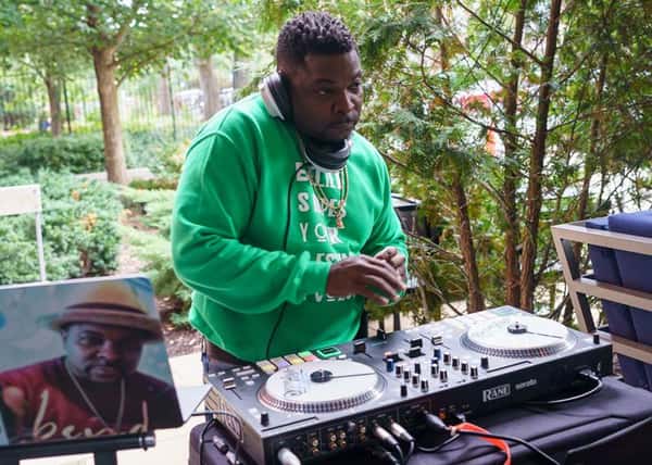 DJ