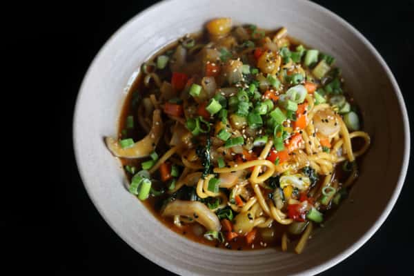 LO MEIN