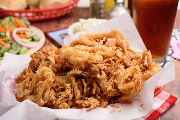 Fried onions in a basket