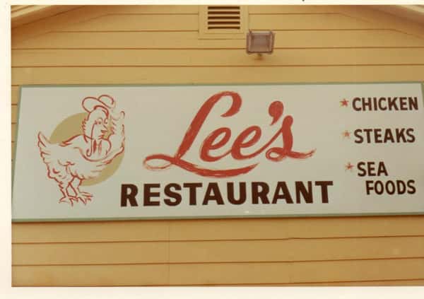 Lee's Restaurant sign