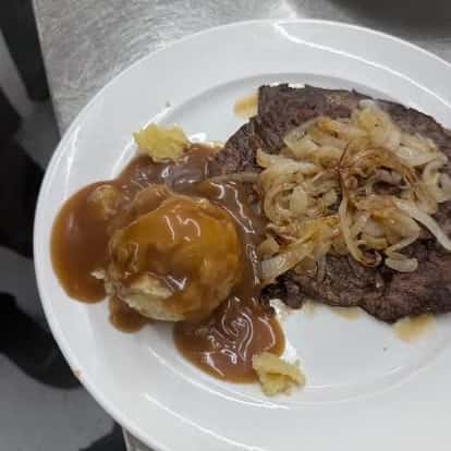 Steak mash gravy