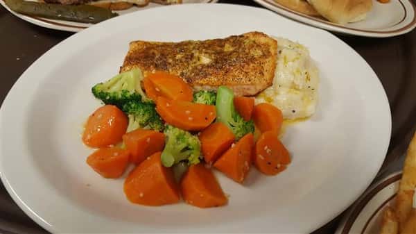 Carrots and broccoli served with Fish