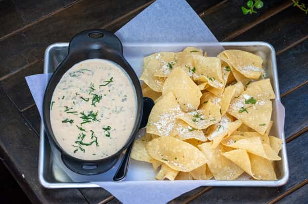 Queso & Chips