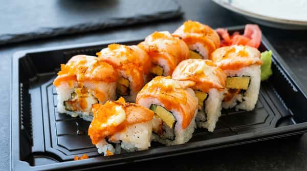 Salmon sushi rolls