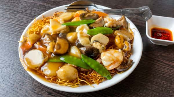 Seafood chow mein