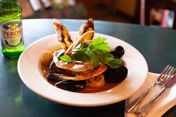 crab claw and mussels