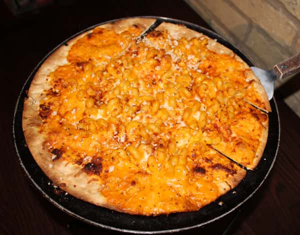 Mac N Cheese Pizza (16")