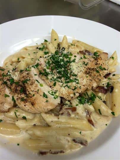 Pasta with cream sauce and chicken