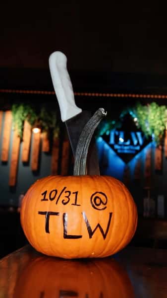 Halloween weekend at The Last Word 👻
JOIN US 🎃
Halloween Night | Friday, October 31
DJ Rydout spinning 10 PM – 1 AM
$100 prize for the best costume.
Call ahead for reservations or book a private event:
thelastwordhuntington@gmail.com
(631) 629-4545
#huntington #cocktails #halloween #restaurant #halloweekend